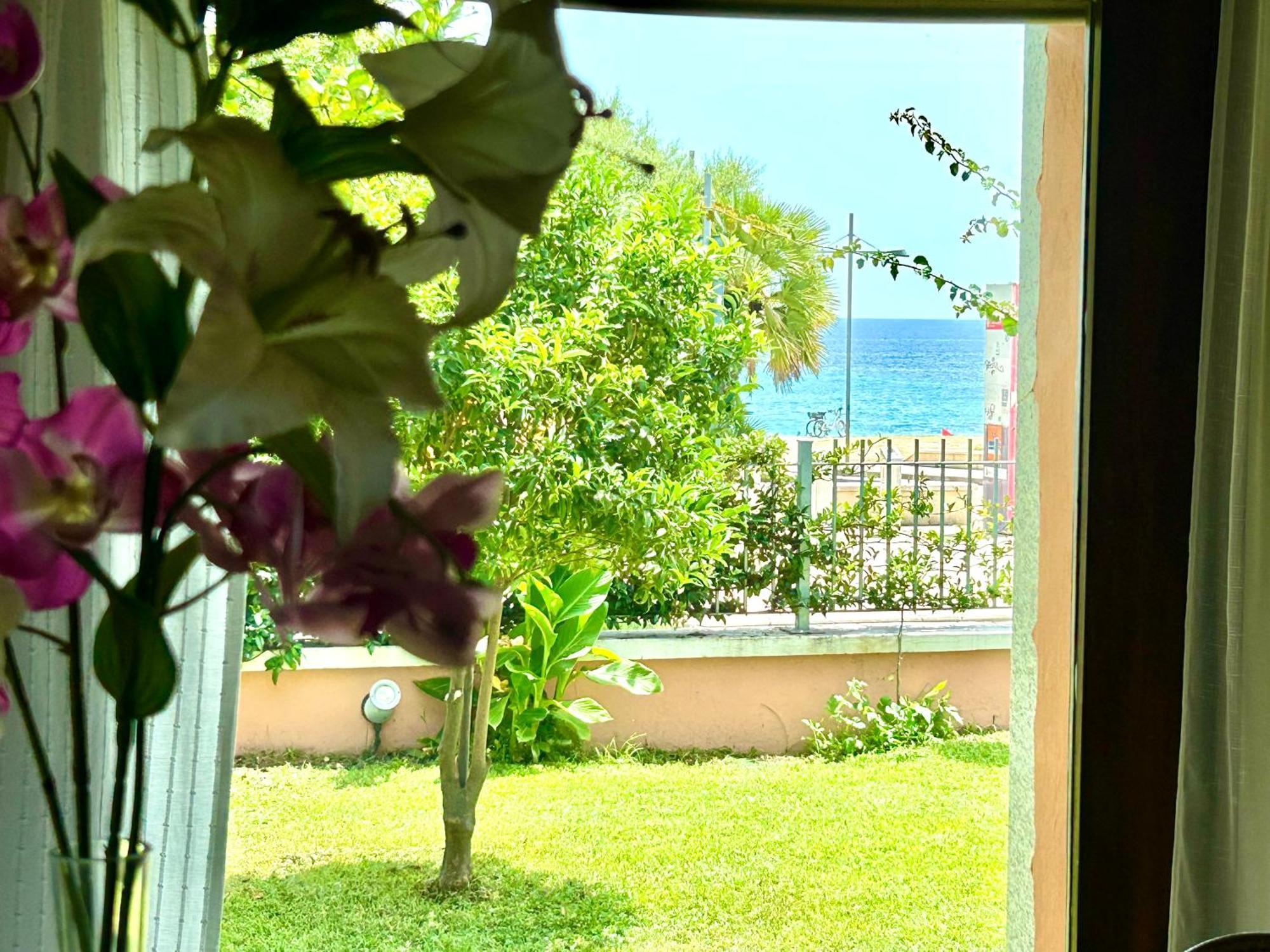 Villa Stella Fronte Mare Porto Frailis Àrbatax Exterior foto